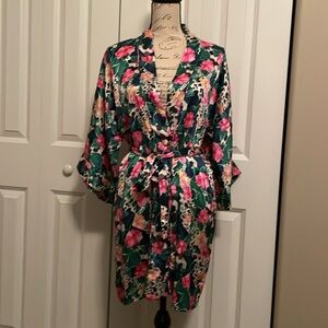 EUC Vintage Victorias Secret Gold Label 100% silk robe, floral & animal print OS